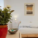 Alexander's Nest 公寓 *