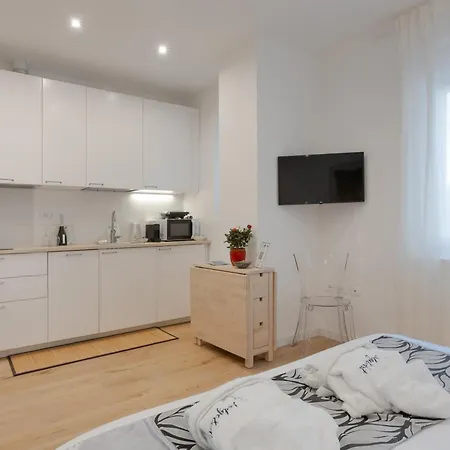 Alexander's Nest * 的里雅斯特